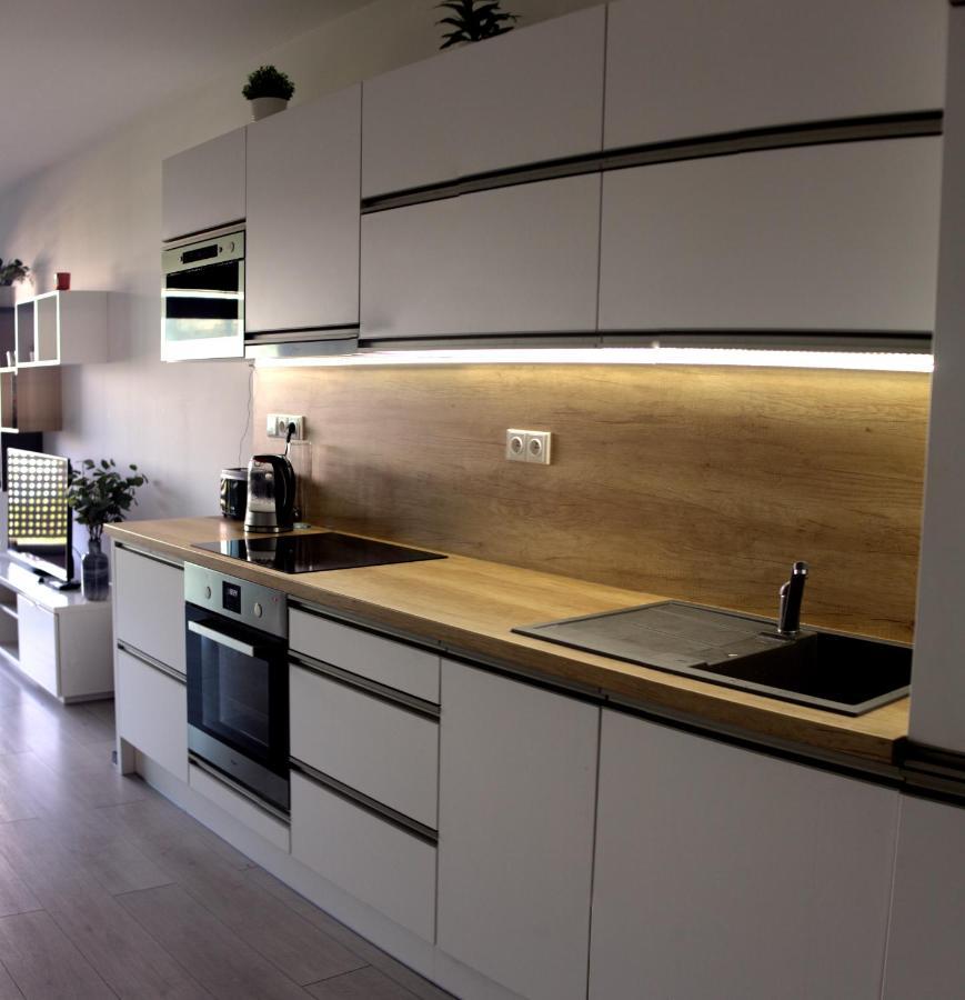 Appartement New 1 Bdr, W/Private Parking à Bratislava Extérieur photo
